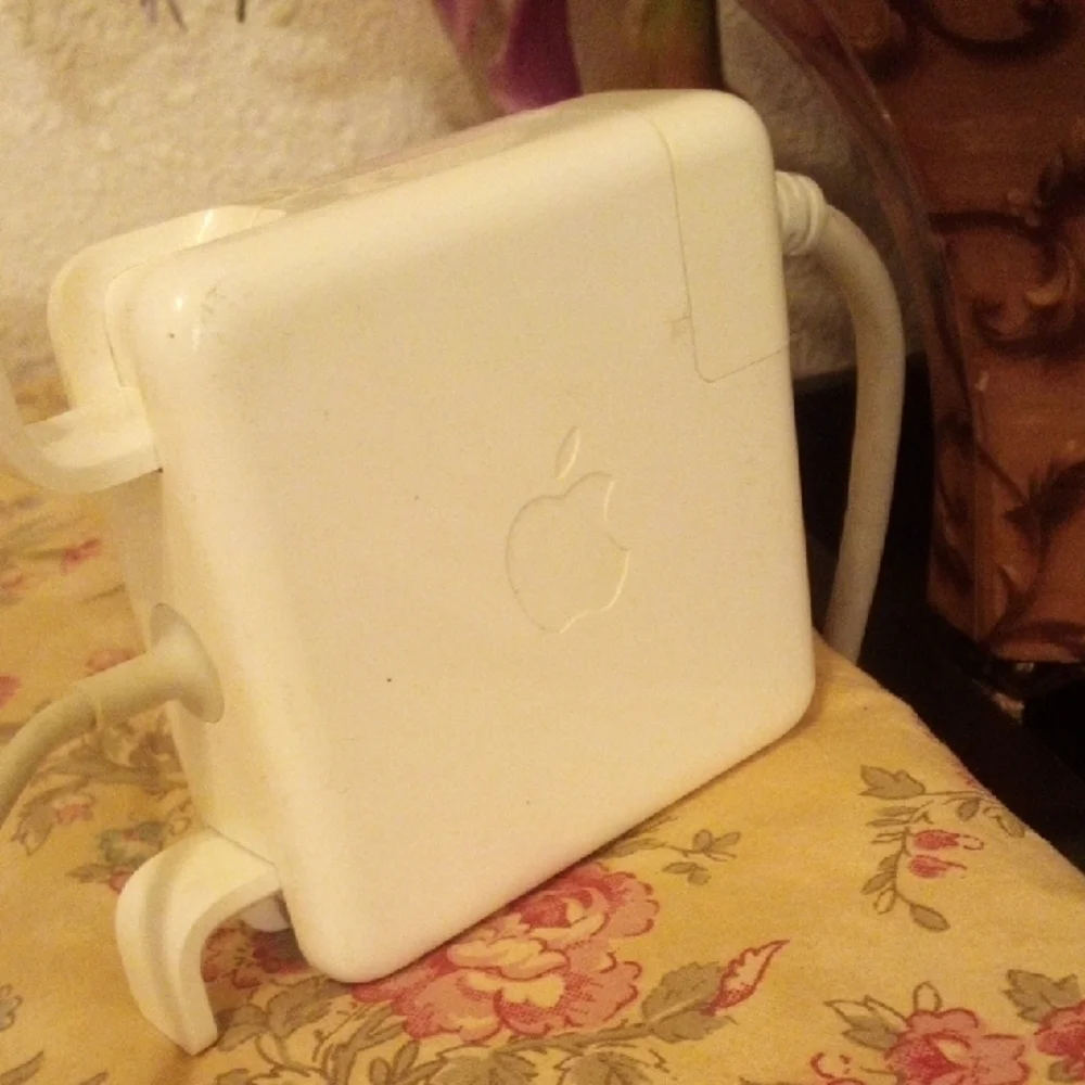 Apple White Charging Block
